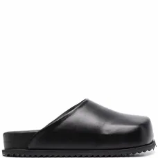 Шлепанцы на массивной подошве