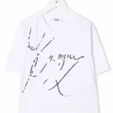 футболка с пайетками и логотипом