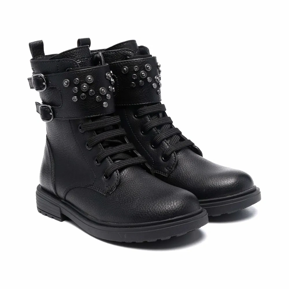 Ботинки на шнуровке с заклепками