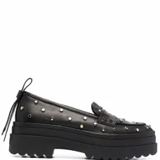 Лоферы с заклепками