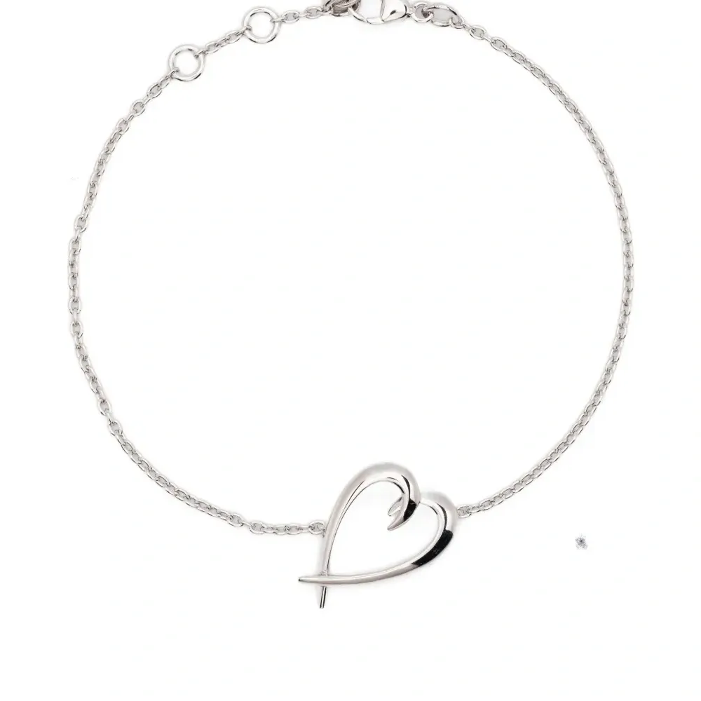 Браслет с сердцем-крючком