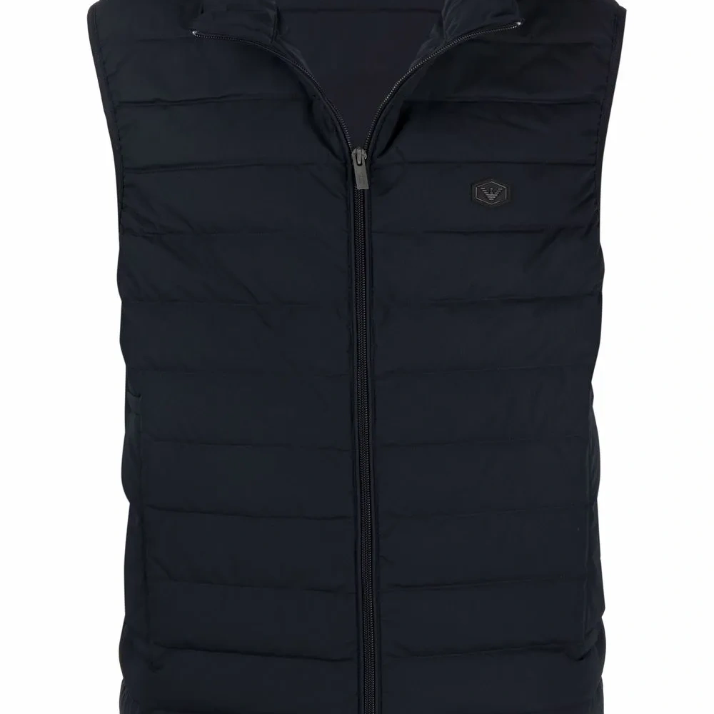 Дутый жилет на молнии