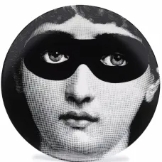 Декоративная тарелка с графичным принтом