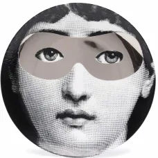 Декоративная тарелка с графичным принтом