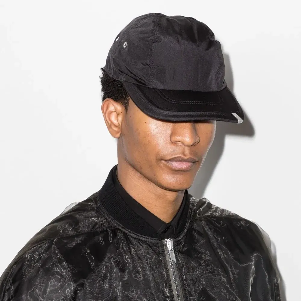 Кепка с декором Lightercap