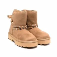 Ботинки с заклепками