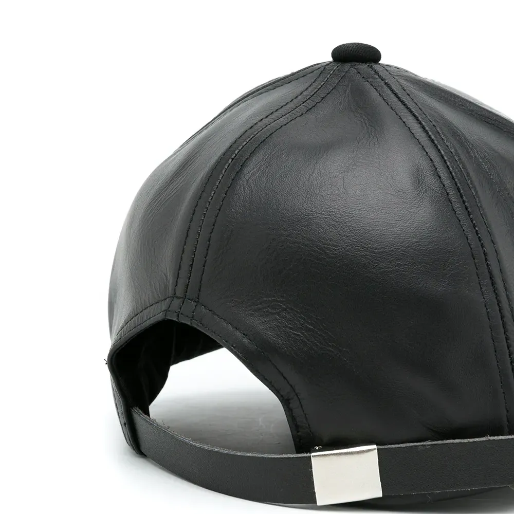 Бейсболка с вышитым логотипом