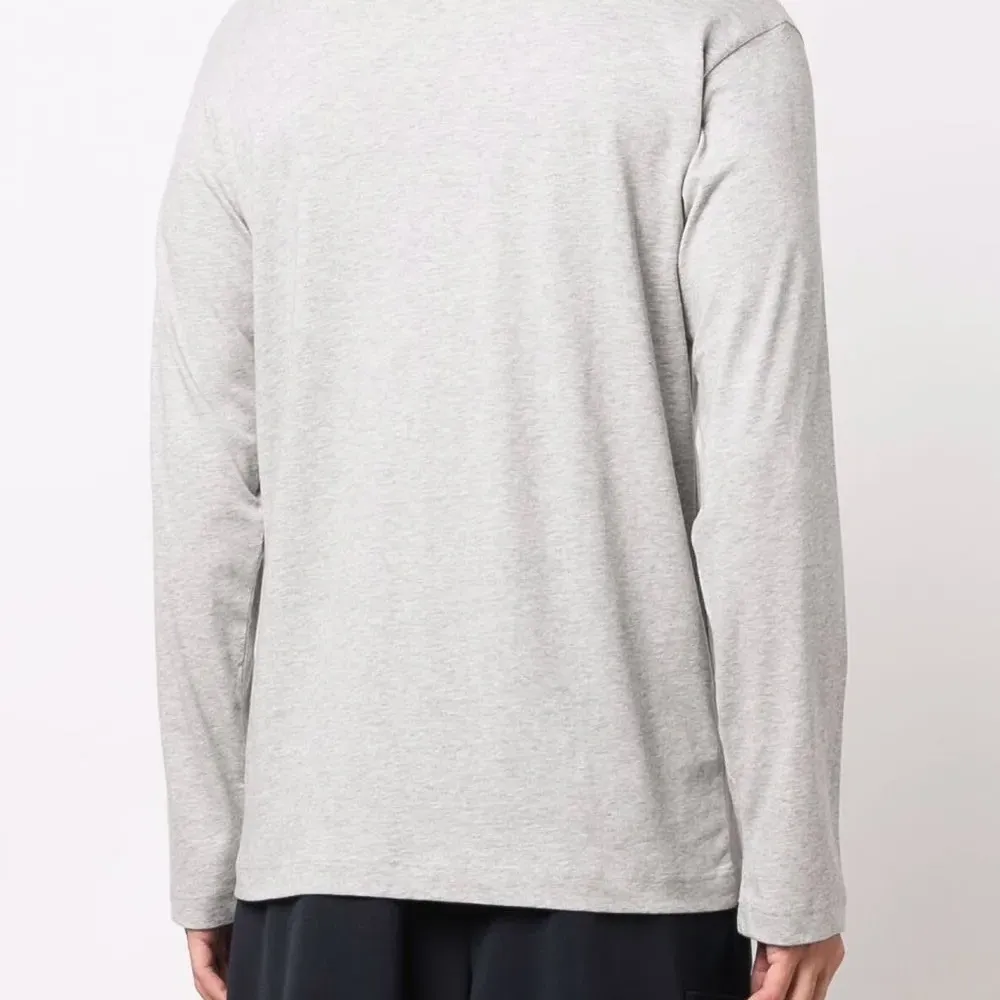 Футболка с длинными рукавами и логотипом