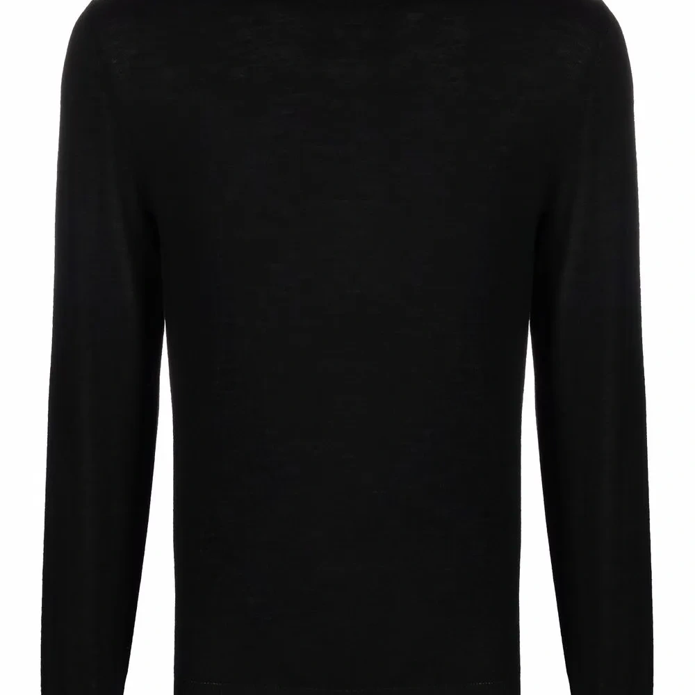 Свитер с высоким воротником