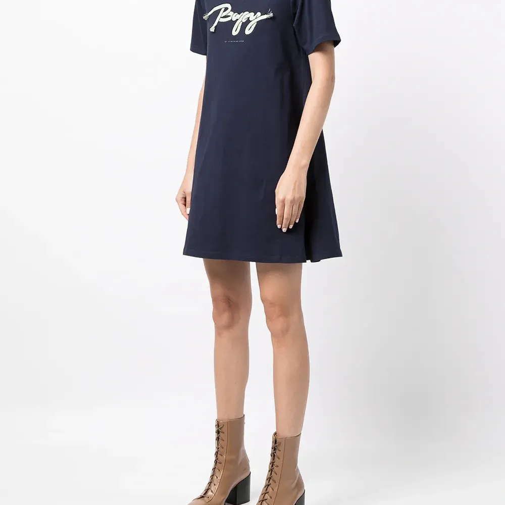 платье-футболка с вышитым логотипом