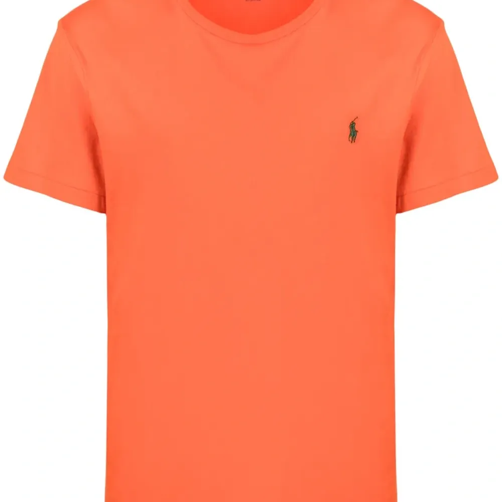 Футболка с вышитым логотипом