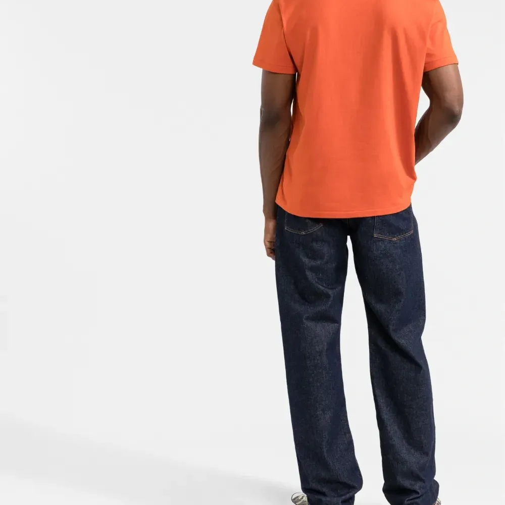 Футболка с вышитым логотипом