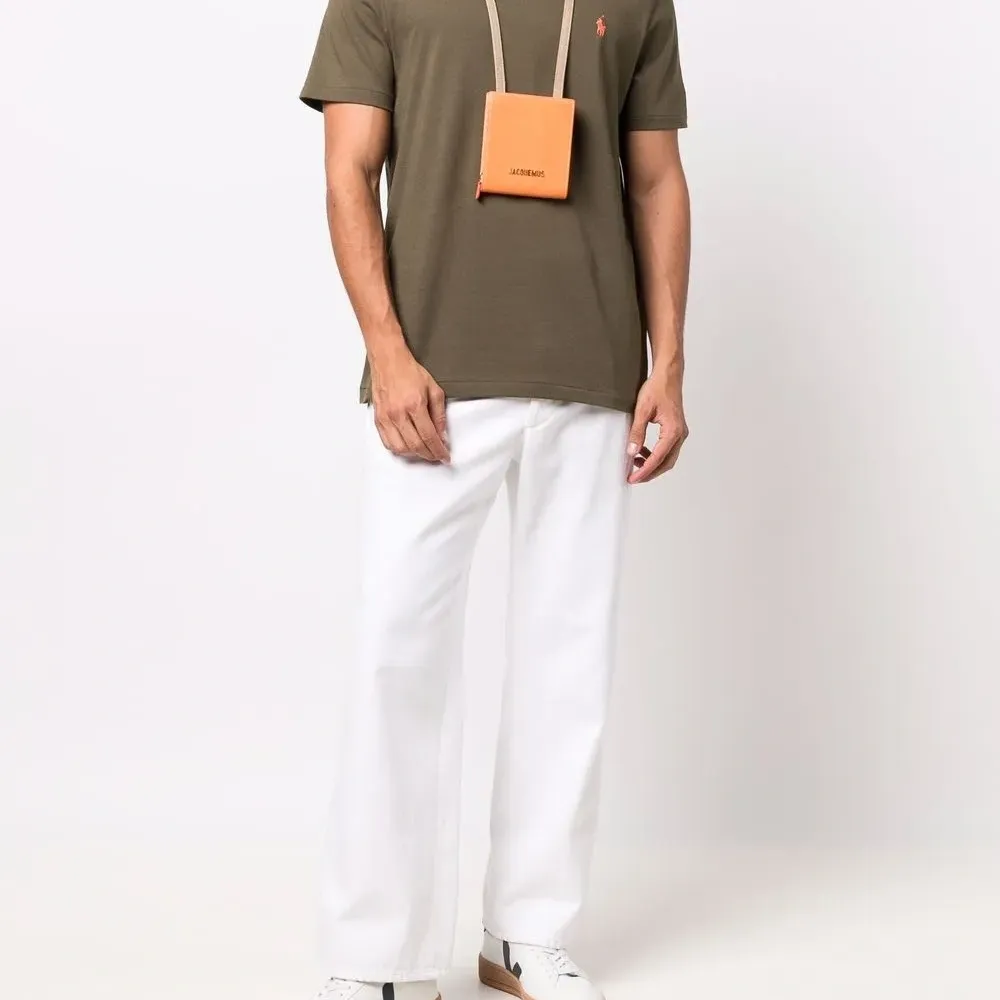 Футболка с вышитым логотипом