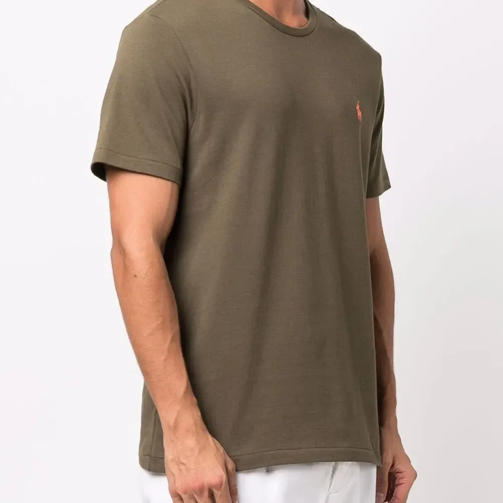 Футболка с вышитым логотипом