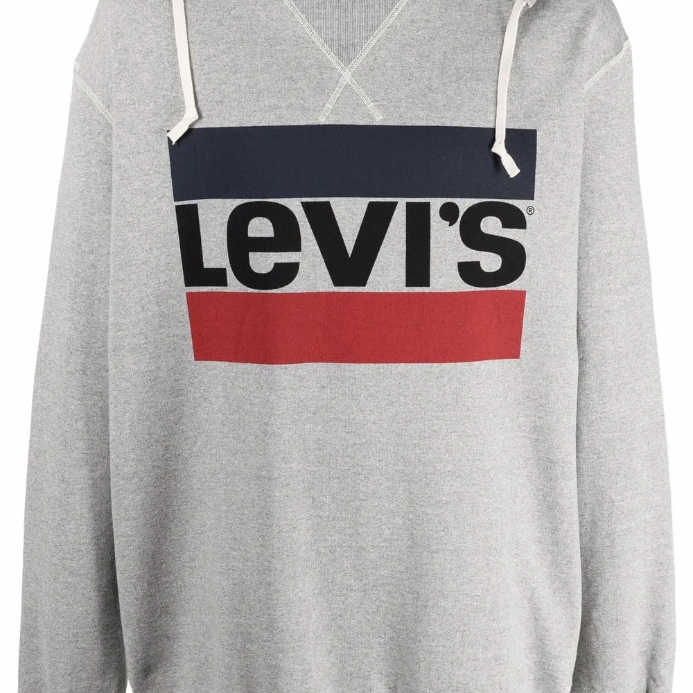 худи с кулиской и логотипом