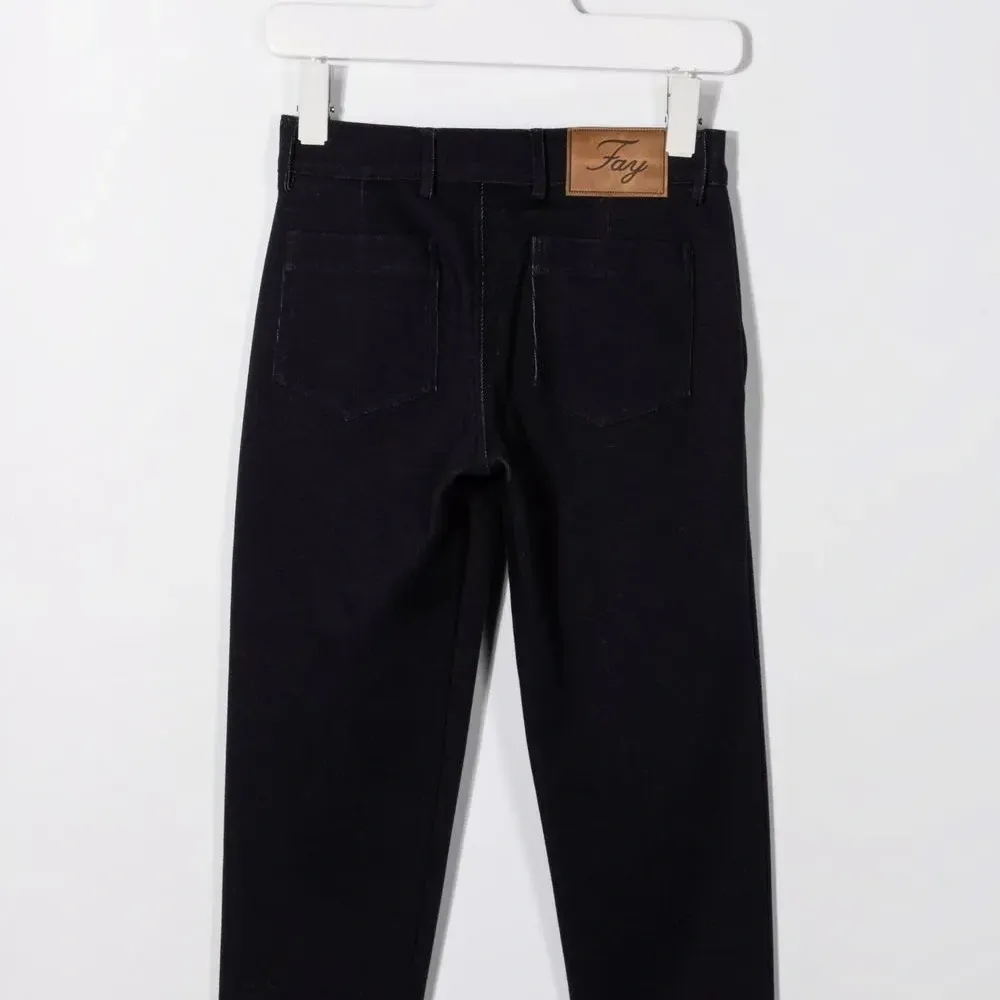 брюки прямого кроя со складками