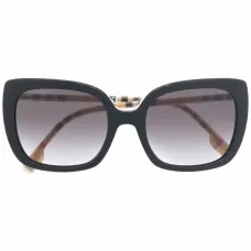 Солнцезащитные очки в квадратной оправе