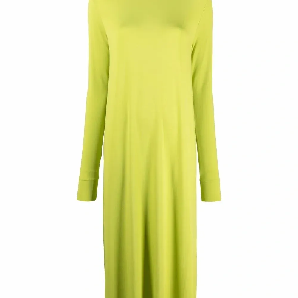 платье миди с высоким воротником