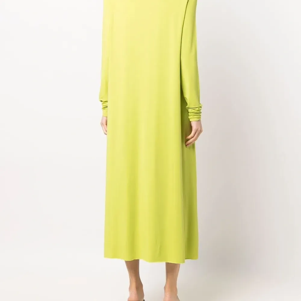 платье миди с высоким воротником