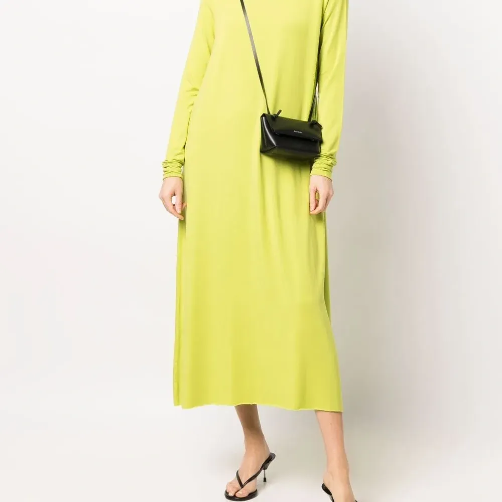 платье миди с высоким воротником