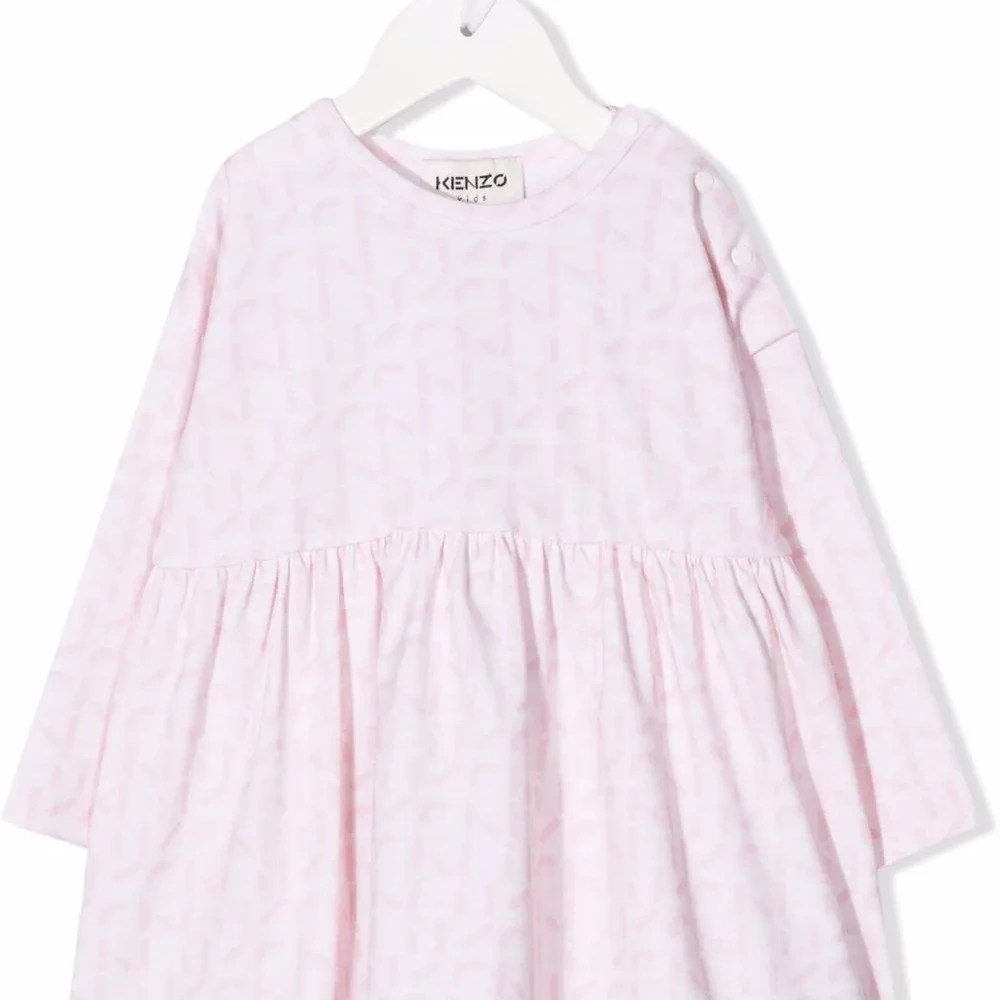 платье с монограммой