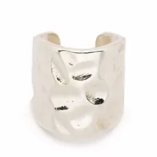 Серьга-кафф с эффектом чеканки