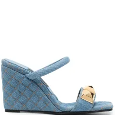 Босоножки на танкетке с заклепками Босоножки на танкетке с заклепками