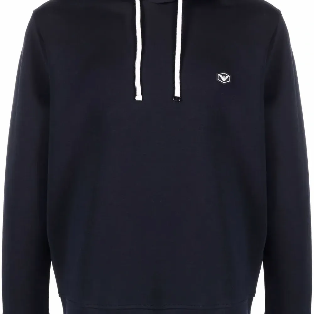 Худи с нашивкой-логотипом