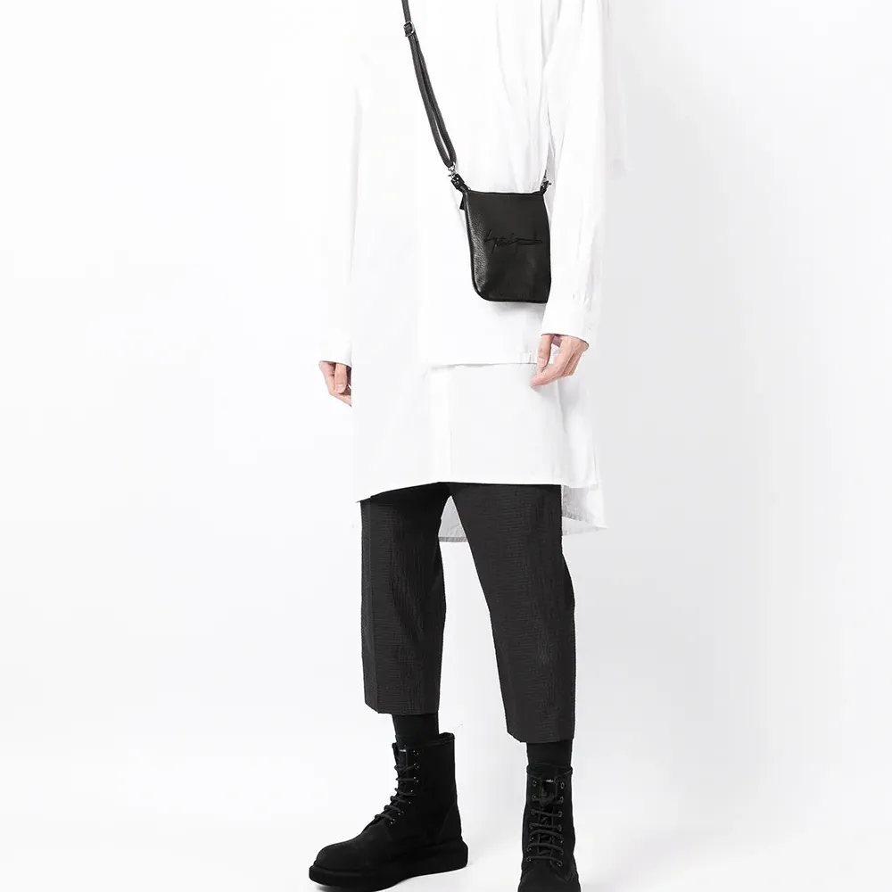 Сумка на плечо с вышитым логотипом