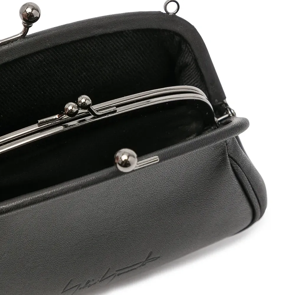 Сумка на плечо с застежкой-защелкой