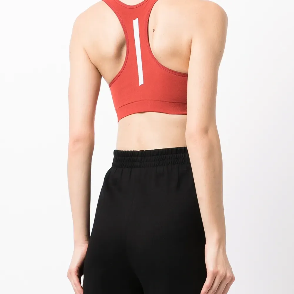 Бесшовный спортивный бюстгальтер