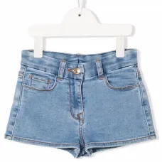 Джинсовые шорты с нашивкой Джинсовые шорты с нашивкой