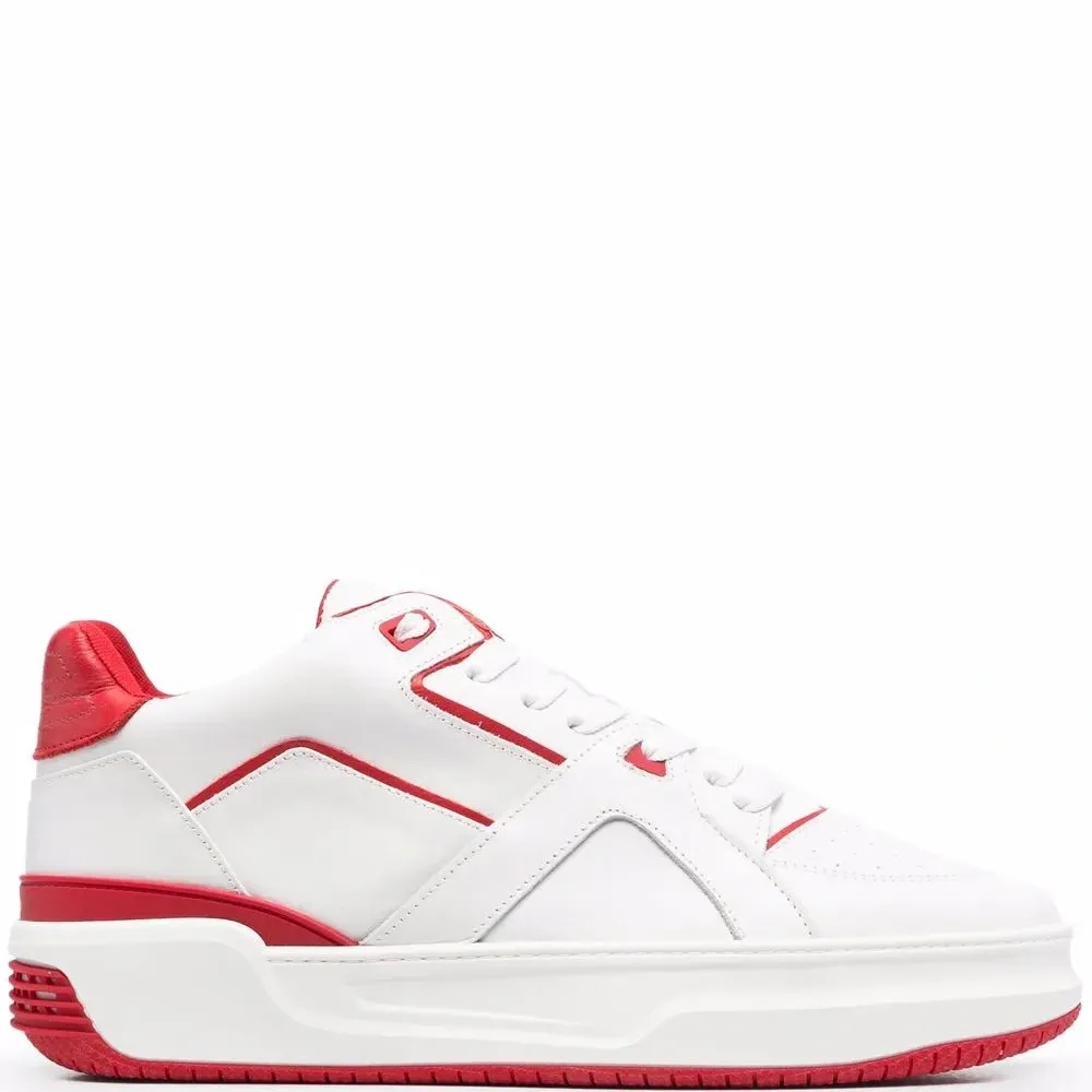 кроссовки на шнуровке