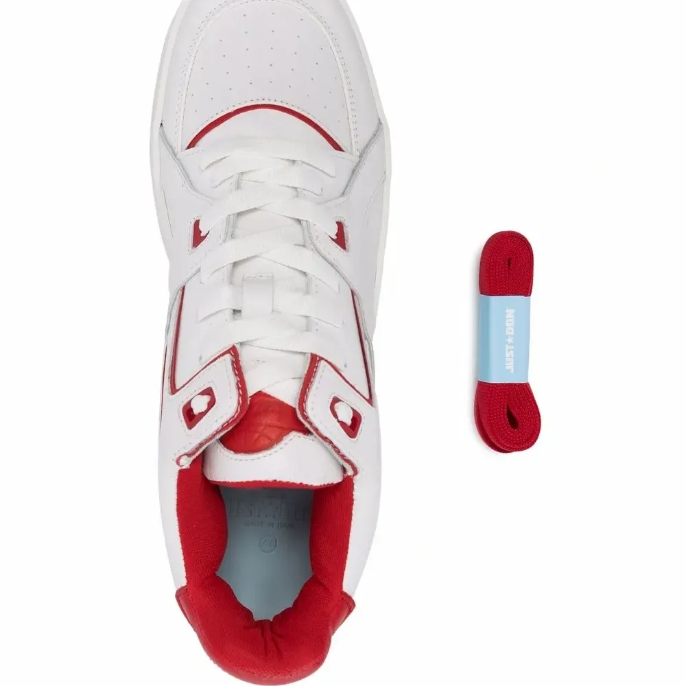 кроссовки на шнуровке