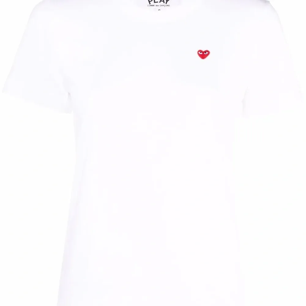 Футболка с нашивкой-логотипом