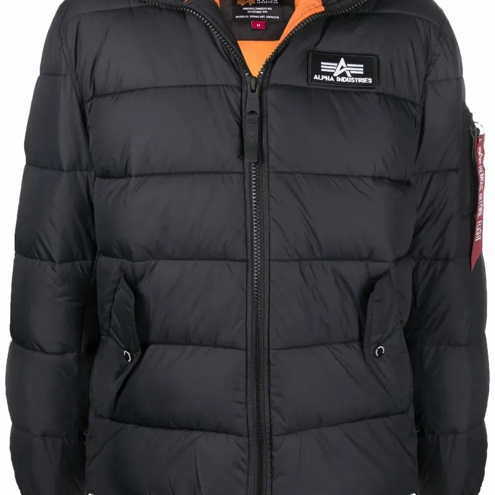 Пуховик на молнии с капюшоном Пуховик на молнии с капюшоном