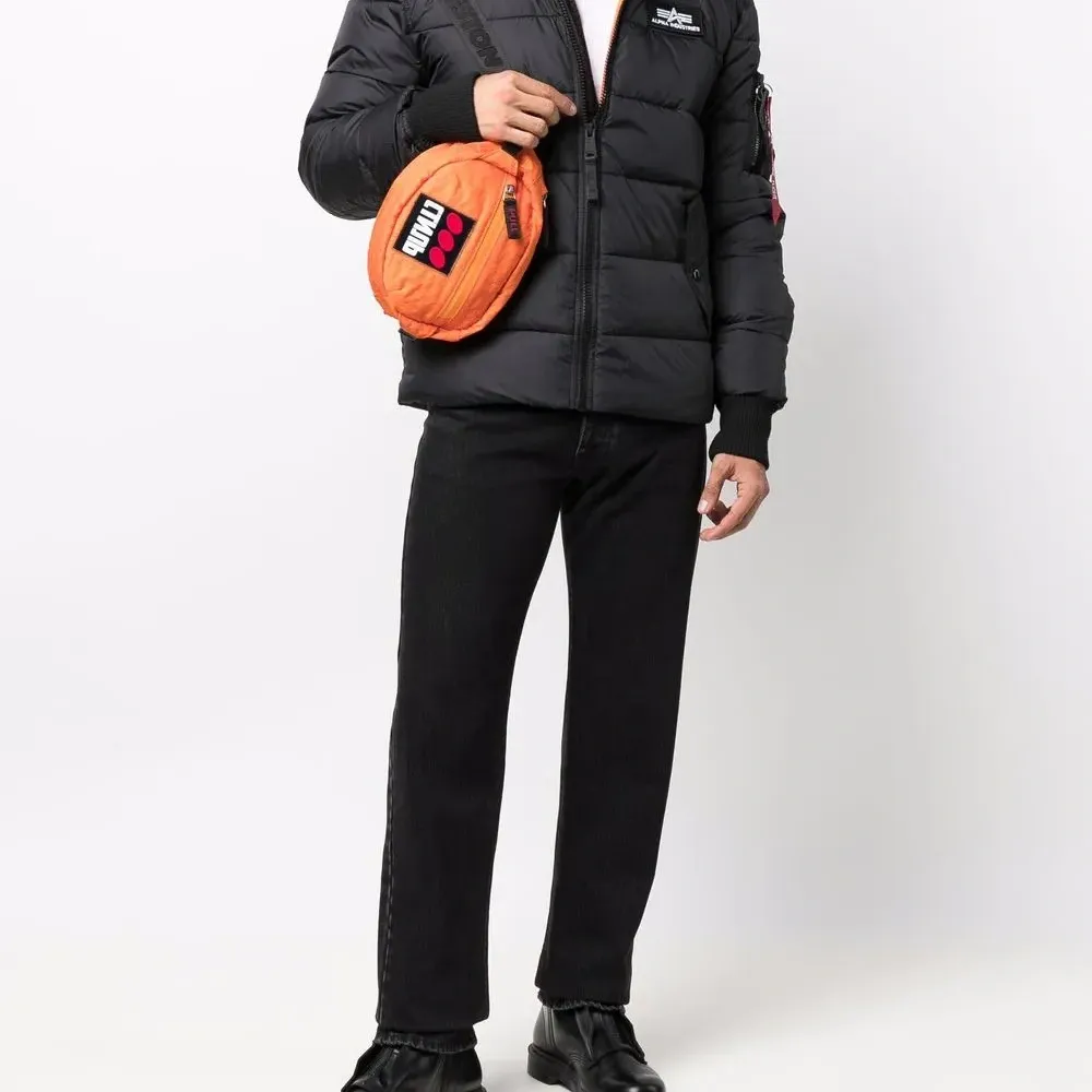 Пуховик на молнии с капюшоном Пуховик на молнии с капюшоном