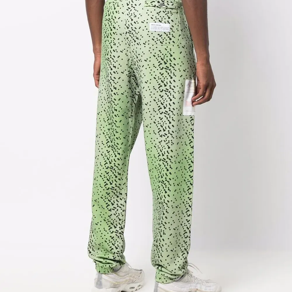 спортивные брюки с абстрактным принтом