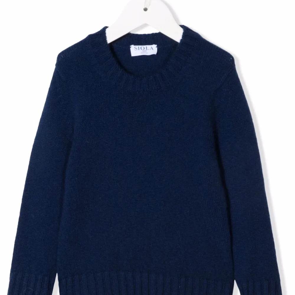 свитер с круглым вырезом