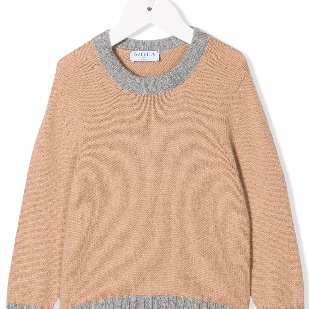 свитер с круглым вырезом