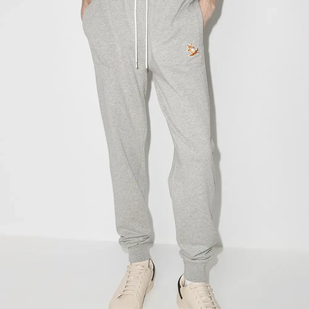 Зауженные спортивные брюки Chillax Fox