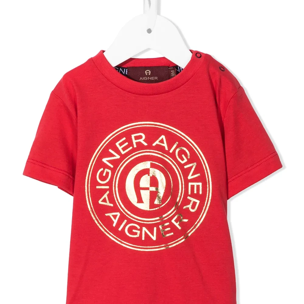 футболка с логотипом