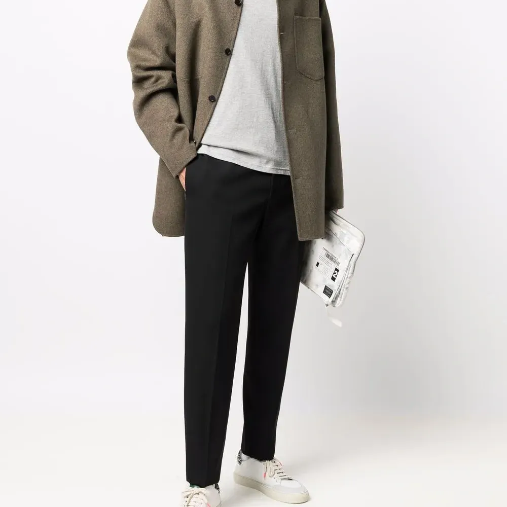 Футболка с вышитым логотипом