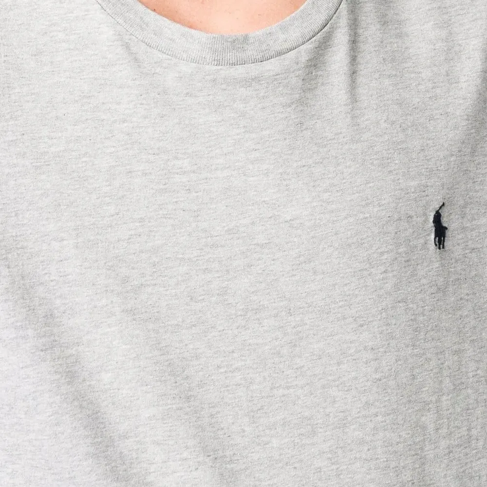 Футболка с вышитым логотипом