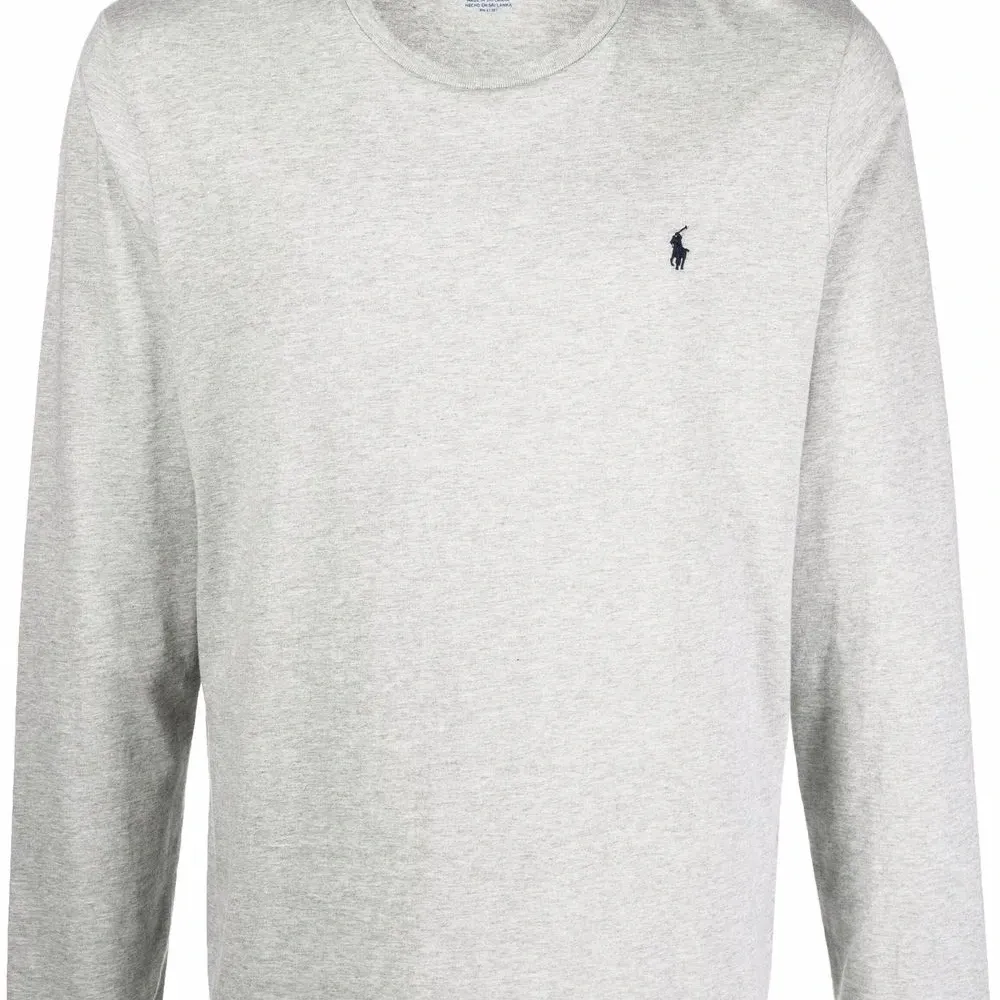 Футболка с вышитым логотипом