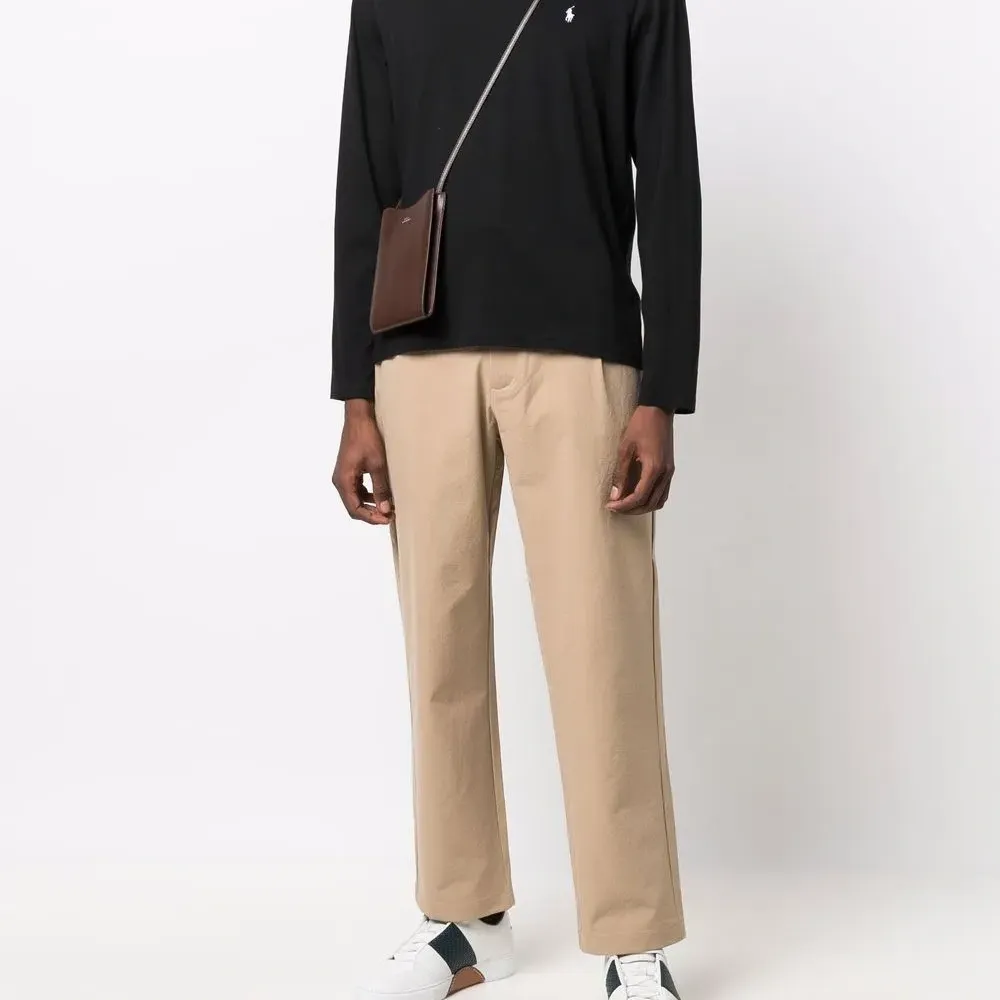 Футболка с вышитым логотипом