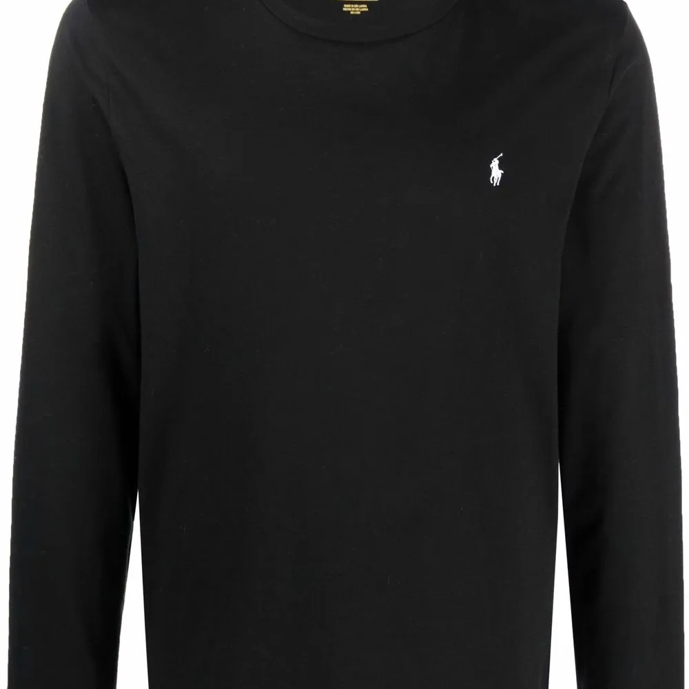 Футболка с вышитым логотипом