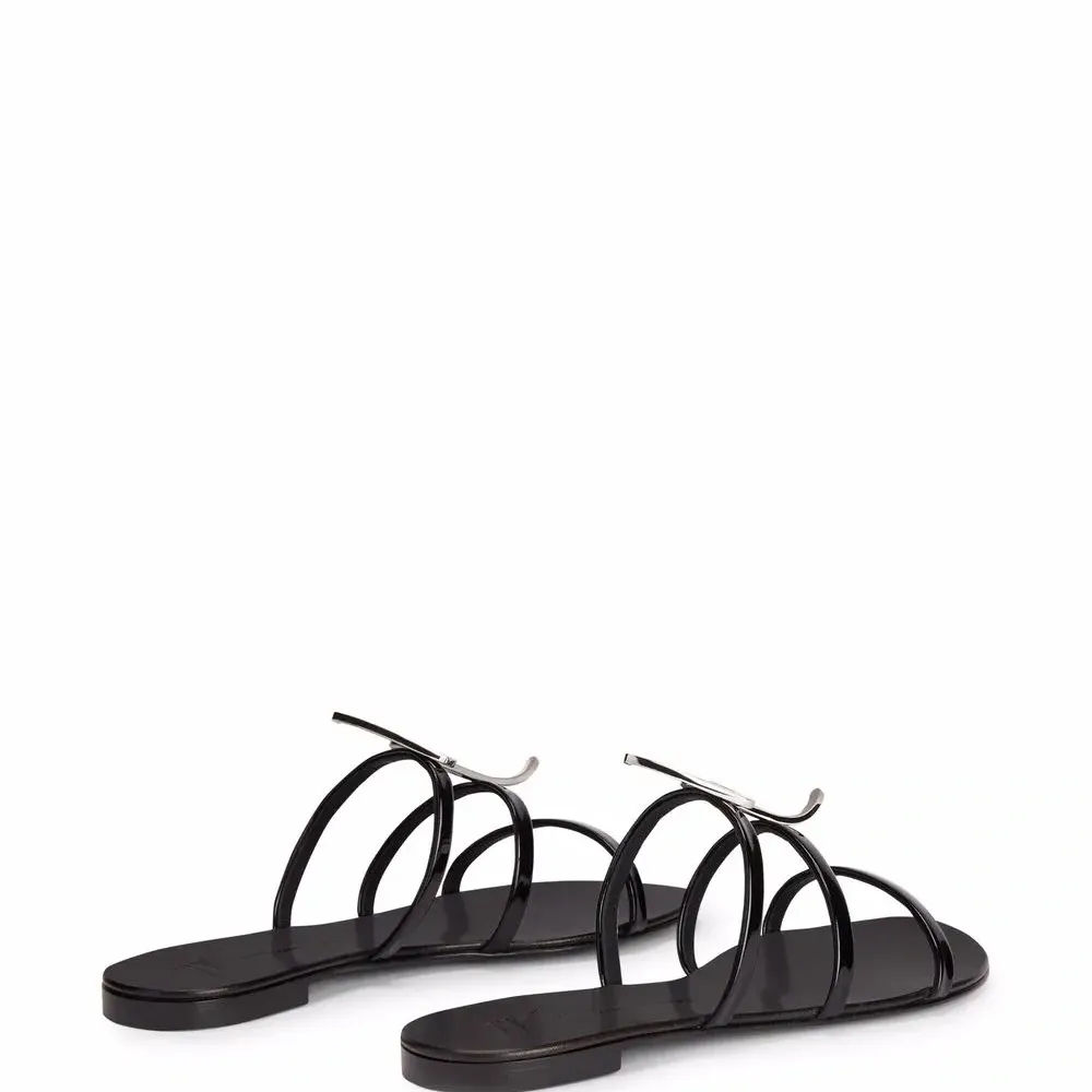 Сандалии Syrma с ремешками