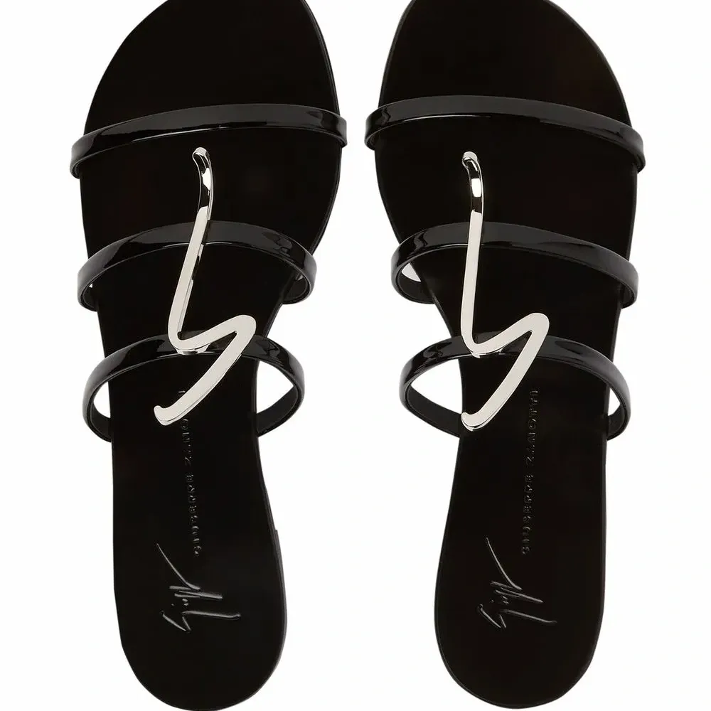 Сандалии Syrma с ремешками