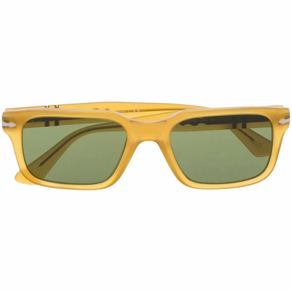 Солнцезащитные очки в квадратной оправе